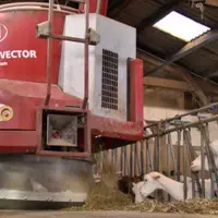 Le Lely Vector mélange, distribue et repousse la ration
