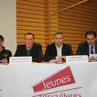 Aymeric Soleilhac (deuxième en partant de la gauche), secrétaire général de JA43 présentera le rapport d’orientation 2016.