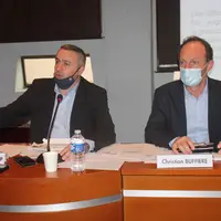 Yannick Fialip président de la Chambre d'Agriculture de Haute-Loire et Christian Buffière directeur, à la tribune.