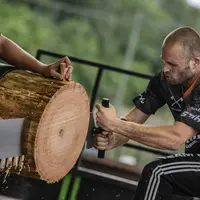 Championnat de France de bûcheronnage au Puy-en-Velay