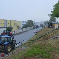 Blocage de la plateforme logistique Lactalis de Cesson Sévigné (35). Le blocage est toujours en cours (30/08 à 11h) et y participent les FDSEA 35 et 2