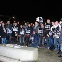 Suite à un appel lancé par le Club de la Presse départemental et largement relayé par les réseaux sociaux, 650 personnes se sont retrouvées place du B