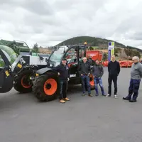 Lors de la remise du télescopique Bobcat à la Cuma des Hautes Terres en avril dernier.