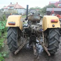 Tracteur sans arceau ou cabine de sécurité