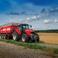 Un ensemble tracteur avec remorque à trois essieux doit respecter à la fois le PTAC de 32 tonnes de la benne  et le PTRA du tracteur, qui dépasse rare