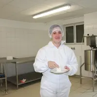 Sandrine Villesèche-Mathieu, la responsable de la micro-fromagerie, dans les nouveaux locaux.