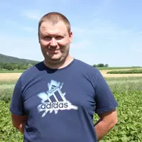 Joël Larger est associé à son frère Daniel sur le Gaec du Pérouet  (cheptel laitier de 55 laitières et 35 génisses de renouvellement -quota de 350 000