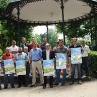 Le comité d’organisation de l’opération sourire avec Laurent Wauquiez dans le jardin Henri Vinay.