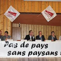 De gauche à droite : Laurent Duplomb, président de la Chambre départementale d’Agriculture ; Sébastien Mazallon, responsable Installation à JA AURA ;