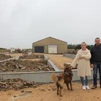 Karen et Serge Ombret sont maintenant impatients de voir pousser leur bâtiment.
