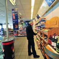 La consommation des ménages, éternel moteur de la croissance française, se grippe sérieusement depuis quelques mois. Une contrainte qui pourrait se tr