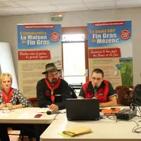 De gauche à droite : Roselyne Chapelle et Bernard Bonnefoy respectivement président(e) de la Maison et de l'Association Fin Gras du Mézenc, Yannick Po