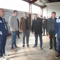 Rencontre entre les représentants de l’État et les agriculteurs sur le Gaec du Bois Redon.