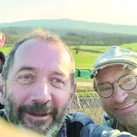 Deux agents  du Service  de Remplacement sont sur l’exploitation du Gaec Montchazel pour un mois, pour  pallier l’absence pour raison de santé, de deu