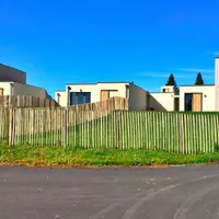 À Saint-Mamet, l’éco-quartier est en lien direct avec la nature, tout en inventant une forme d’habitat avec une moindre emprise au sol. Recentrer le b