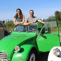 Lise Fabriès et son conjoint Henri Calmels à la tête d'un parc de cinq Deuche.
