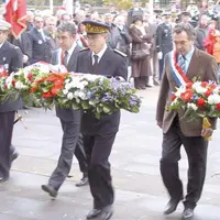 Paul Mourier, au centre, nouveau préfet du Cantal, a rendu hommage aux “poilus” lors des cérémonies du 11 novembre.