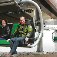 Hervé Pounau, directeur de la station du Lioran, et Sandrine Mourlon, directrice de l'office de tourisme, attendent avec impatience l'ouverture de la