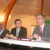 Le secrétaire général de préfecture, aux côtés du président Vabret.