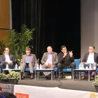 Les trois représentants consulaires et le président du Département ont débattu avec sept responsables d’entreprises (photo).
