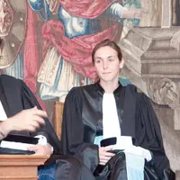 Elen Etien, nouvelle substitut du procureur de la République, attentive à l’exposé du procureur Violet et du président Vanzo.