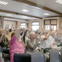 Les participants à l’assemblée générale ont voté à l’unanimité (moins une abstention) en faveur des statuts élargis de l’association. 