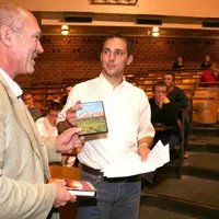 Projeté pour la première fois à l’amphithéâtre du lycée agricole d’Aurillac, en présence d’élèves et de partenaires, le film a été symboliquement remi
