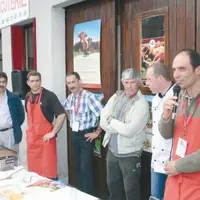 Eleveur, boucher et association Salers label rouge se sont retrouvés à Saint-Illide pour présenter la viande labellisée et la faire déguster.