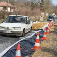 Un bain de soude et un rinçage imposés aux roues des véhicules sortant de la zone.