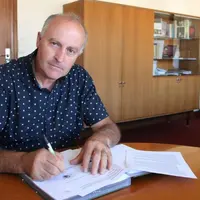 Patrick Escure adresse des courriers aux parlementaires avant de les rencontrer.