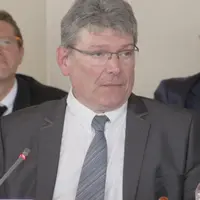 Ancien cinquième vice-président en charge des Infrastructures, des Routes, des Transports, du Logement et du Numérique, Bruno Faure a pris la tête de