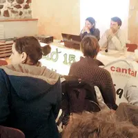 L'évolution de la réglementation sur l'attache des animaux a suscité de vifs débats au sein de l'assemblée générale.