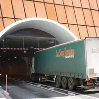D’ici l’été, plusieurs dispositifs de sécurité devraient être mis en place : détecteur de hauteur, feu rouge, alarme sonore, coffrage en béton armé.
