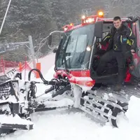 La station du Lioran n’a plus de secrets pour Pierre Pouderoux. Il dame les pistes skiables depuis 32 ans.