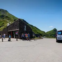 Le Pas de Peyrol voit confluer chaque saison près de 500 000 personnes.
