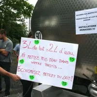 Les Jeunes agriculteurs sont venus des quatre coins du département pour conduire une première action symbolique.