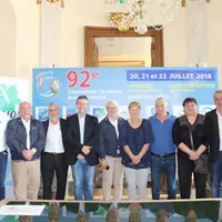 Organisateurs et partenaires ont présenté la manifestation en mairie d’Aurillac, capitale du parapluie et bientôt de la boule lyonnaise.