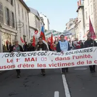 Des syndicats unis pour dénoncer, entre autres, “les spéculateurs et les fraudeurs” des sphères financières.