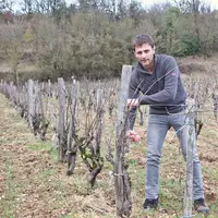 Sébastien Lavaurs dans les vignes de Montmurat qu’il élève patiemment, en attendant une première vendange en 2020 et le cru 2021. 