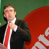 Vincent Descœur se dit à la fois scandalisé “par le fond” mais aussi “par la forme” des annonces faites par Manuel Valls.