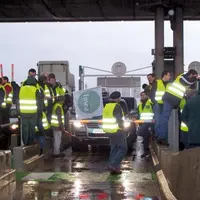 Une soixantaine d’éleveurs du Cantal avaient fait le déplacement à ce carrefour routier des Alpes.