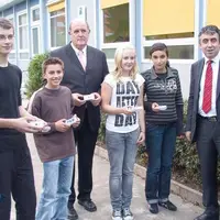 Julien, Loïc, Justine et Lucile sont les premiers bénéficiaires des 6 500 clés USB distribuées prochainement dans les collèges.