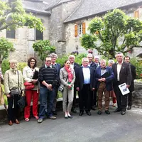 À Montsalvy, la commission au grand complet, accompagnée par les maires des trois communes prêtes pour le label.
