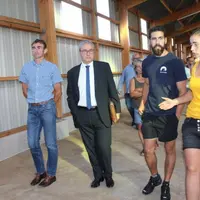 Les associés du Gaec de Drom ont présenté la situation de leur exploitation au nouveau préfet du Cantal.