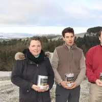 Les associés porteurs de cette fourme que l'on peut acheter sur place, mais aussi dans plusieurs crèmeries et grandes surfaces.