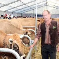 Nouveau président de l’Union et de l’Upra aubrac, Henry Peyrac est éleveur à Cruéjouls, dans l’Aveyron.