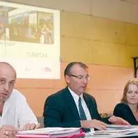 Les services du Conseil régional, de la SNCF et de RFF ont débattu avec les usagers.
