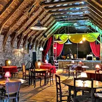 Depuis le 12 avril, le tournage a débuté dans le Cantal, d'abord à Aurillac et désormais au Couderc de Trizac, notamment dans cette grange.