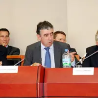 Vincent Descœur, prudent sur la proposition de l’opposition d’intégrer l’idée de réduire la production.