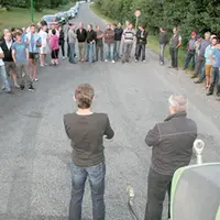 Mercredi soir, ils étaient un peu plus de 80 producteurs de lait - dont de nombreux jeunes - à réclamer une revalorisation du prix du lait.